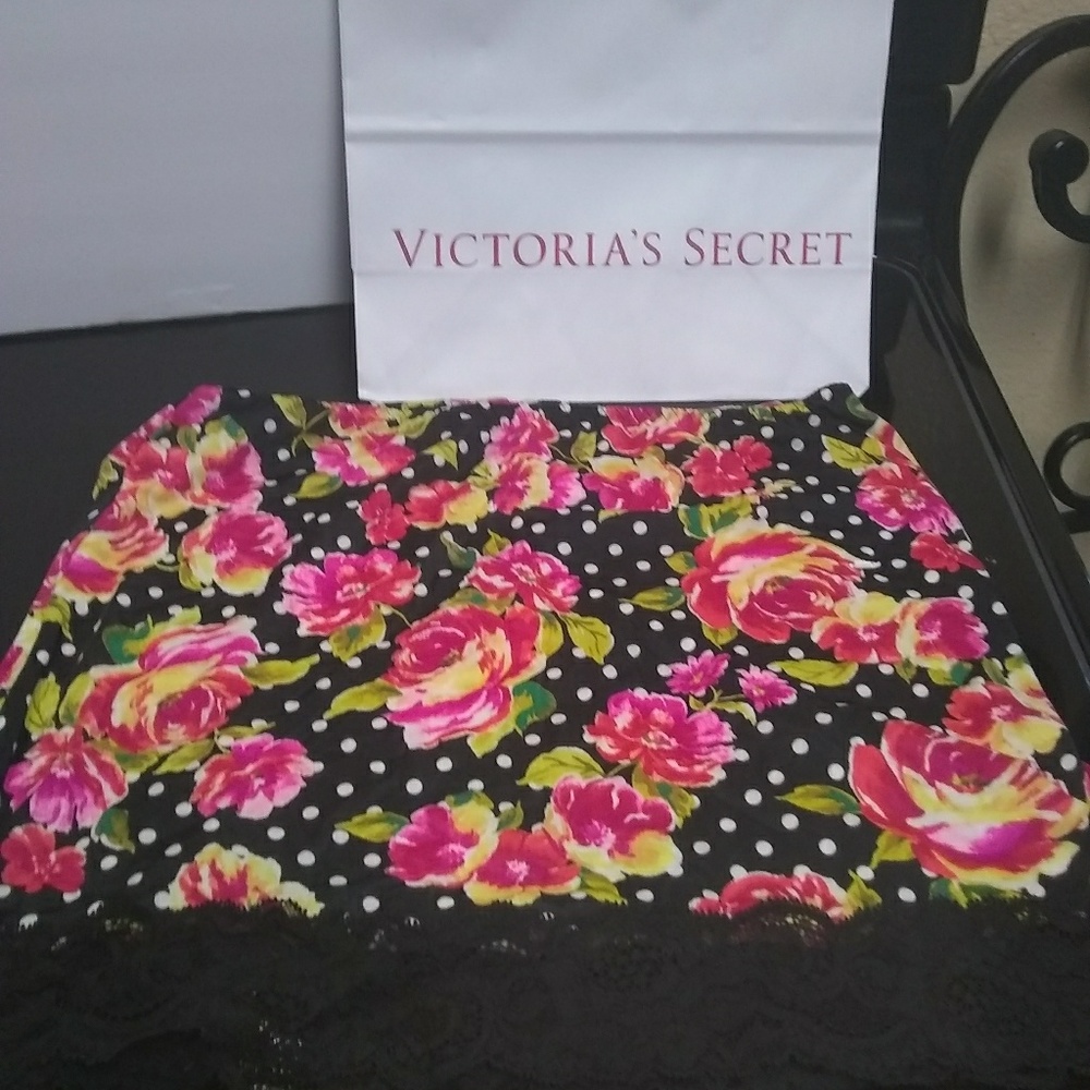 Nwt Victoria secret 1/2 slip floral print small